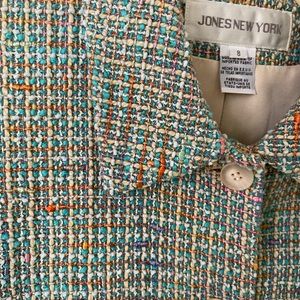 Jones New York cropped style blazer. M Beautiful spring color weave